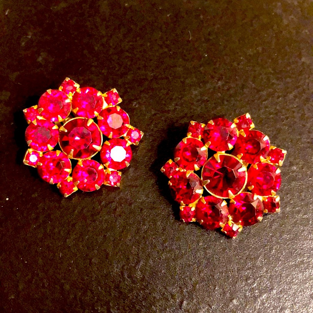 Vintage ruby red crystal/gem earrings